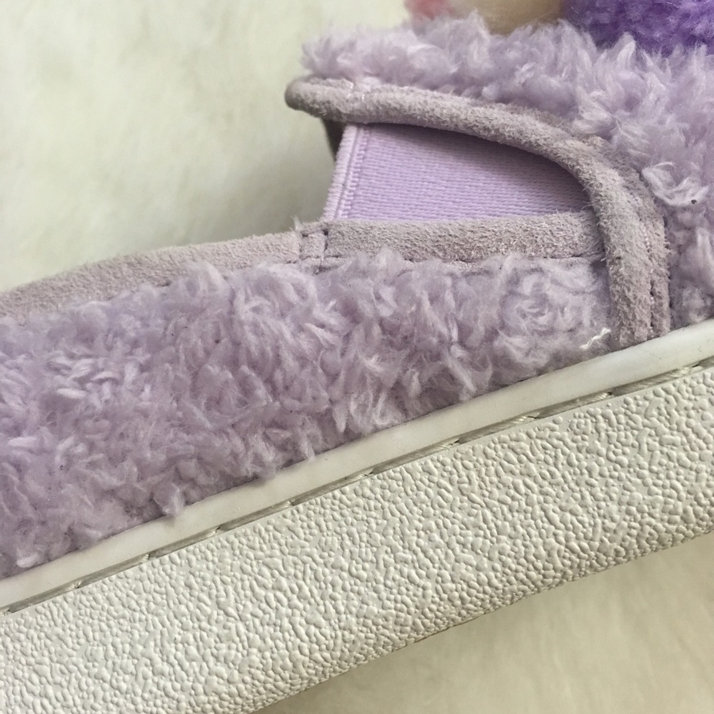 NWOT*UGG Pom Pom Sneakers, Size 9.5 - Picture 7 of 8